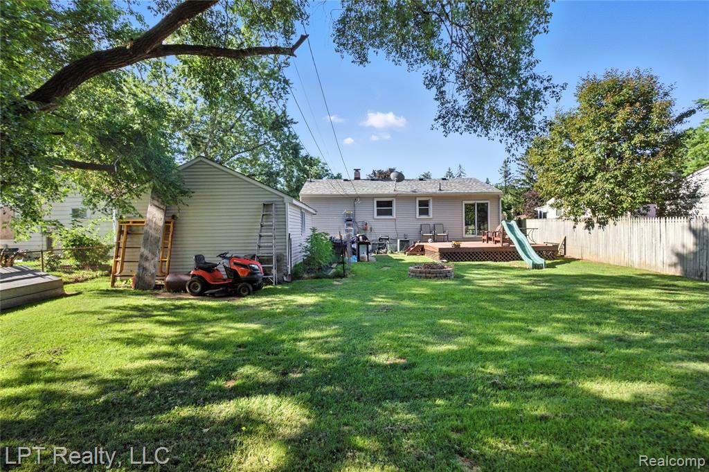 5576 Cleary Drive, Waterford, MI 48329 — Photo 10