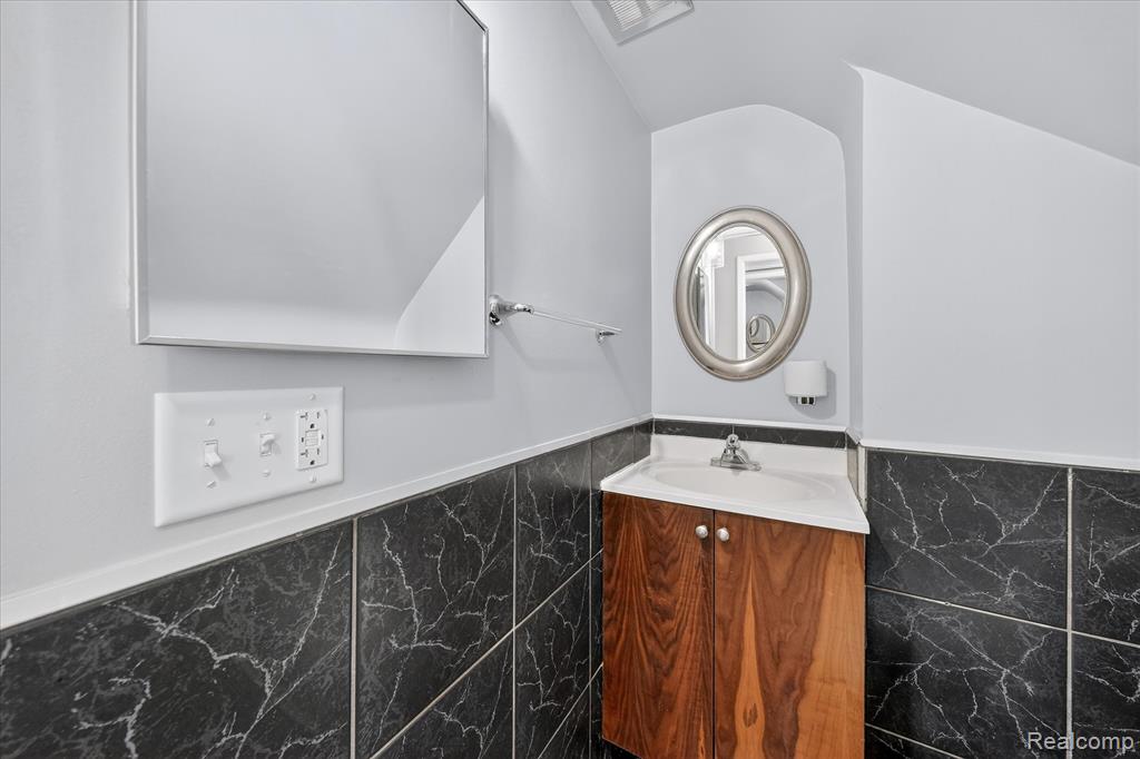 16844 Shaftsbury Avenue, Detroit, MI 48219 — Photo 19