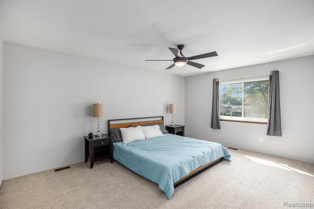 5049 Surrey Drive, Sterling Heights, MI 48310 — Photo 12