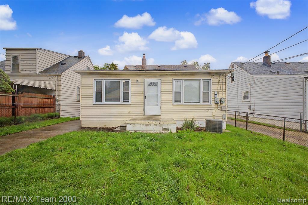 5635 Westpoint Street, Dearborn Heights, MI 48125 — Photo 29