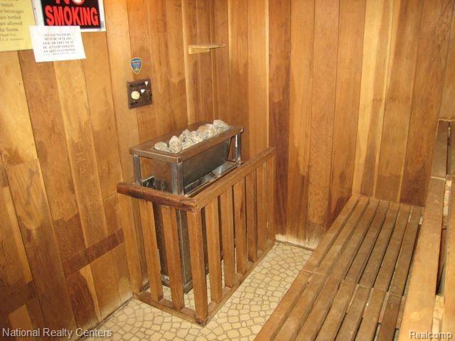 81 STRATFORD Lane, Rochester Hills, MI 48309 — Photo 38
