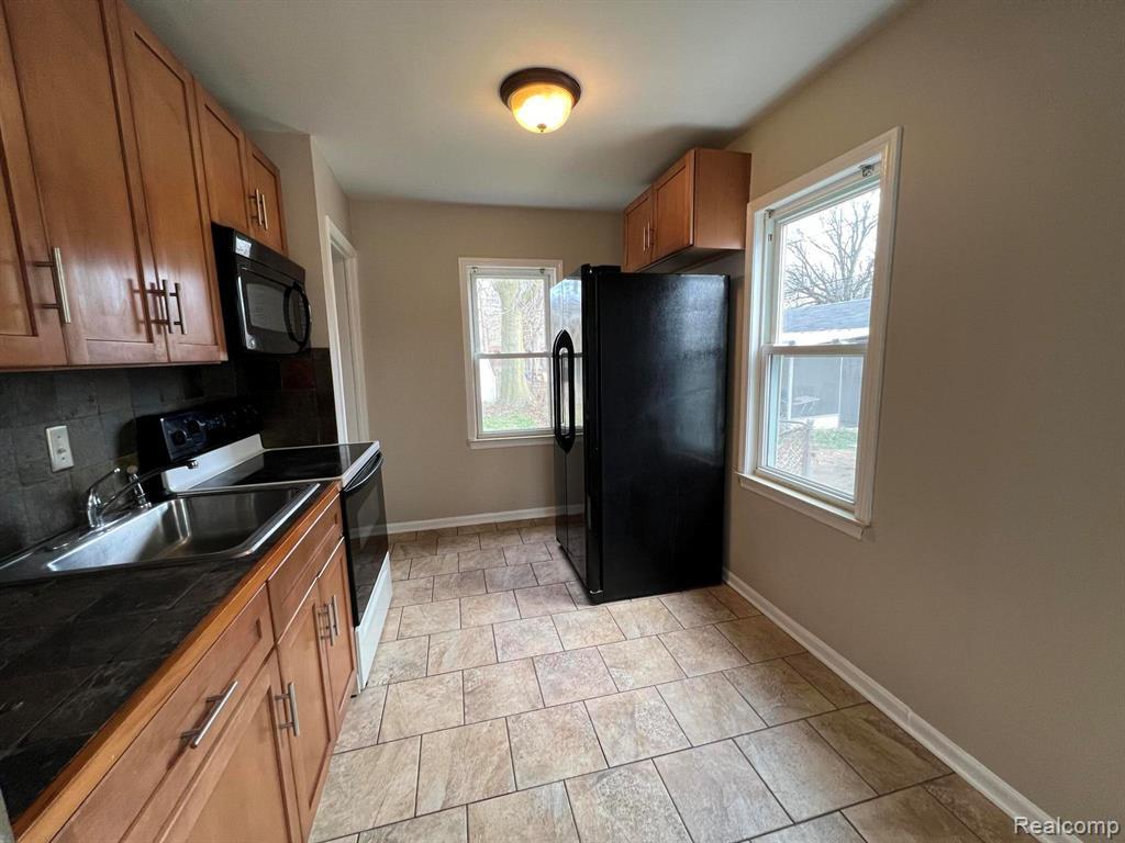 6615 Buckingham Avenue, Allen Park, MI 48101 — Photo 4