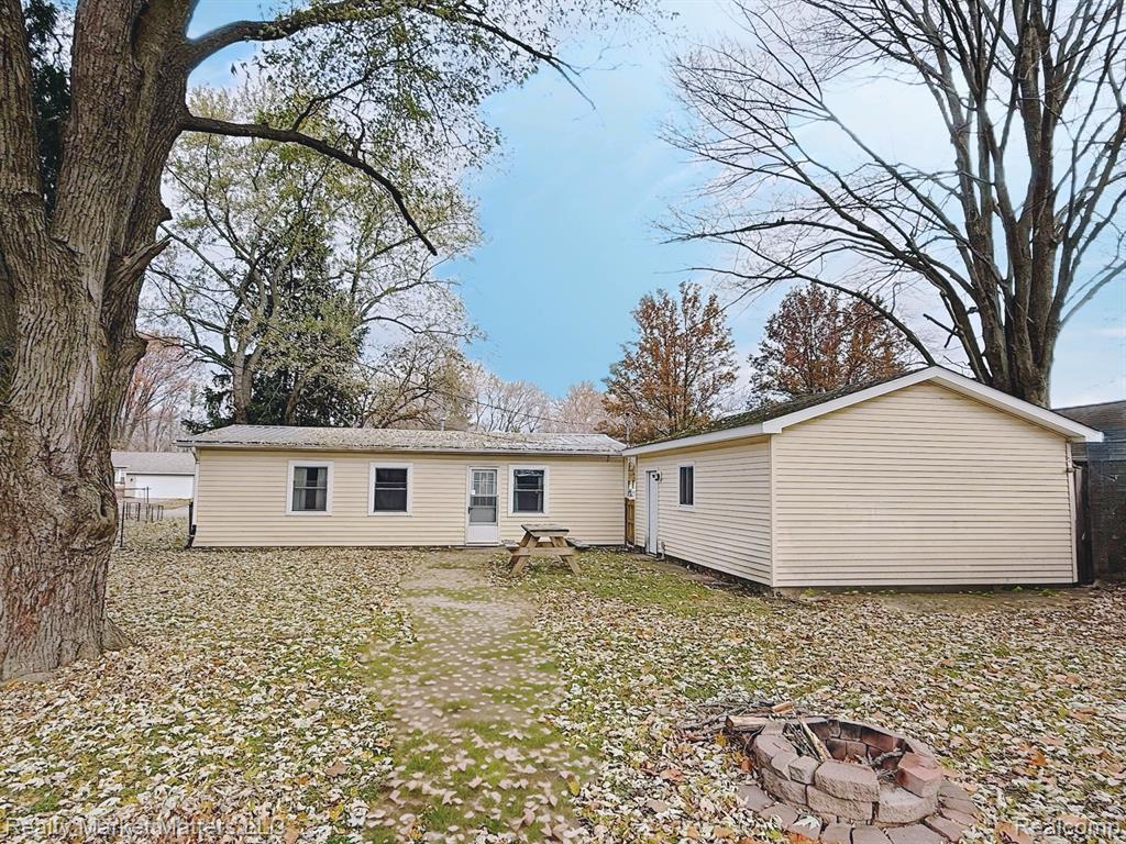6307 Springdale Boulevard, Grand Blanc, MI 48439 — Photo 13