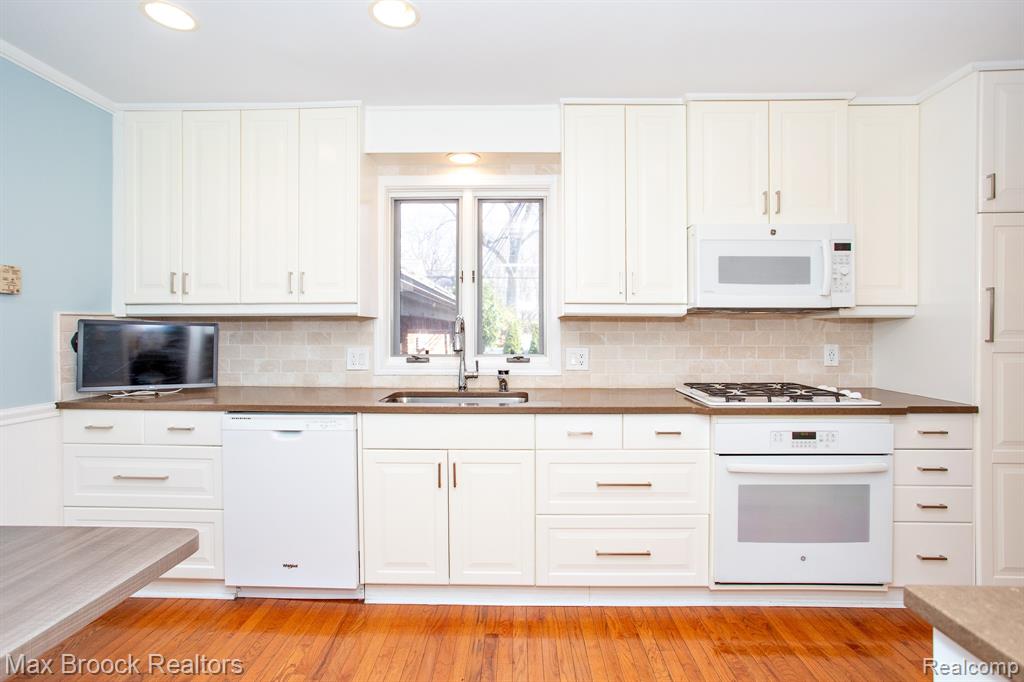 26614 Humber Street, Huntington Woods, MI — Photo 15