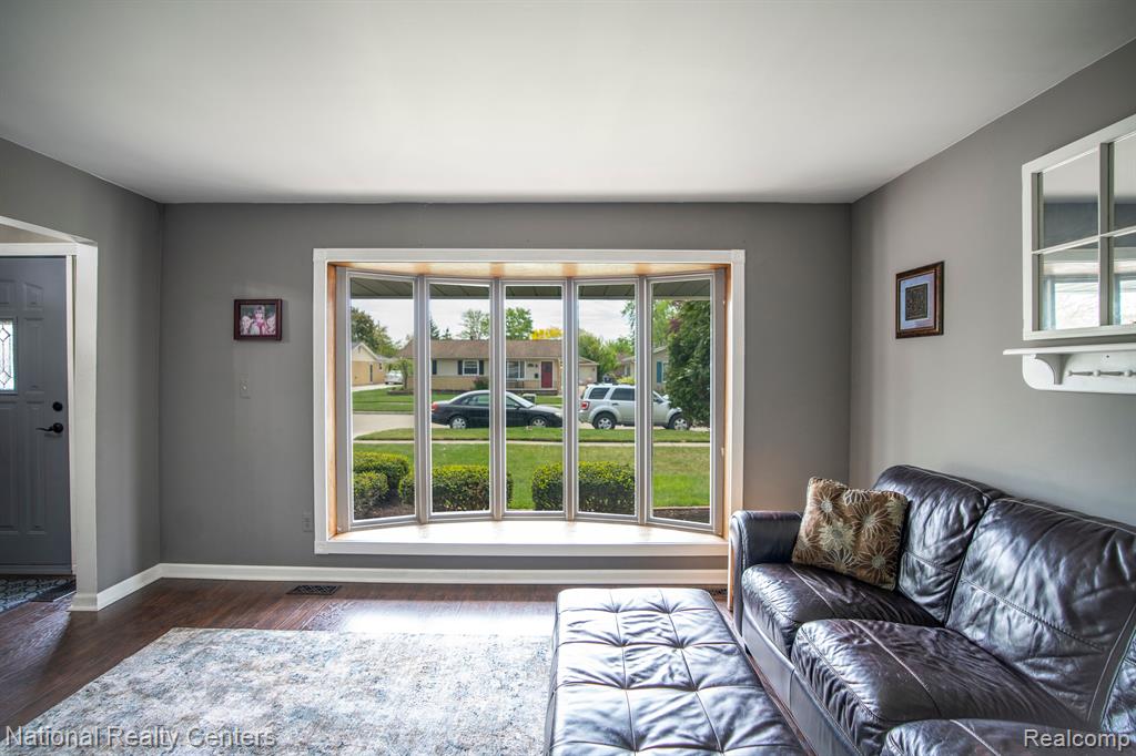42438 SOMERSET Court, Canton, MI 48187 — Photo 5