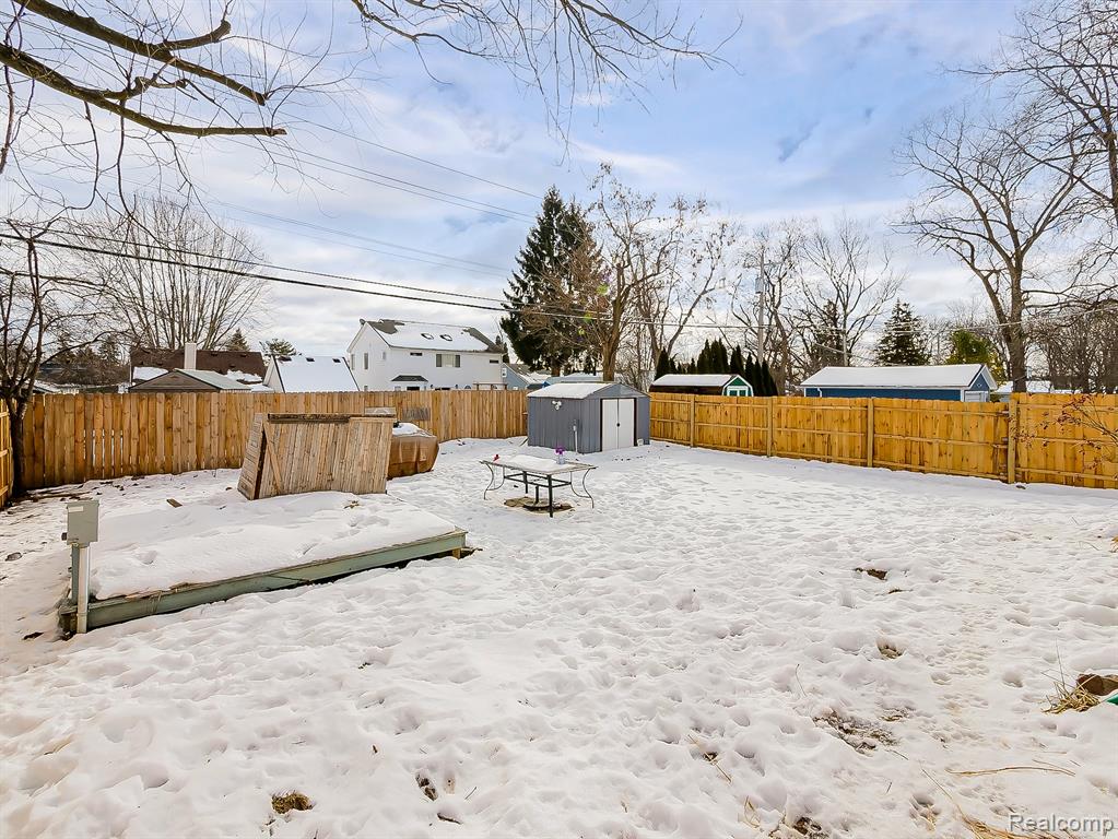 819 Woodingham Avenue, Waterford, MI 48328 — Photo 21