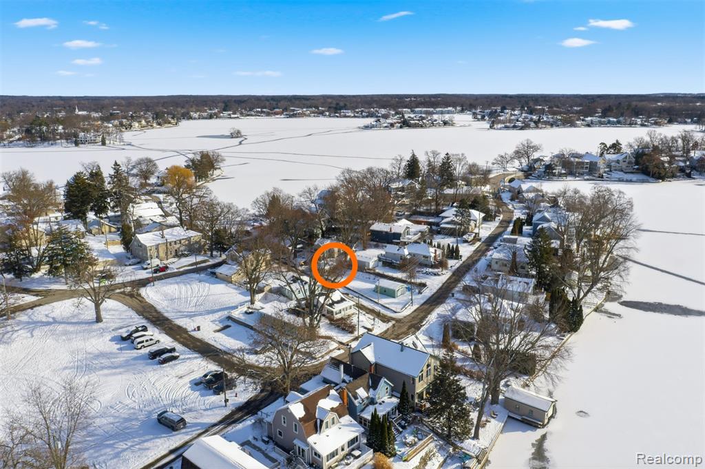 707 Buena, Lake Orion, MI, 48362