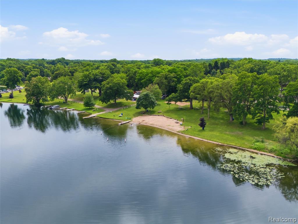 5565 Crescent Road, Waterford, MI 48327 — Photo 53