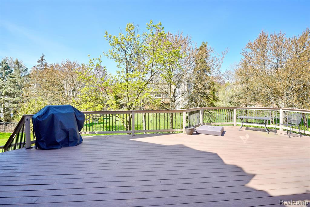 5687 GREENHILL Drive, Troy, MI 48098 — Photo 43