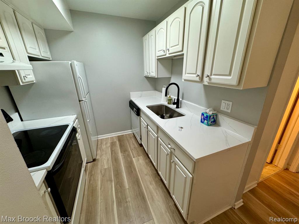 1407 LAUREL VALLEY Drive, Waterford, MI 48327 — Photo 7