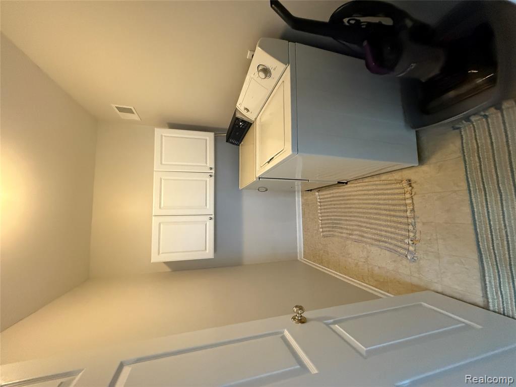 6063 Pine Cone Drive, Grand Blanc, MI 48439 — Photo 25