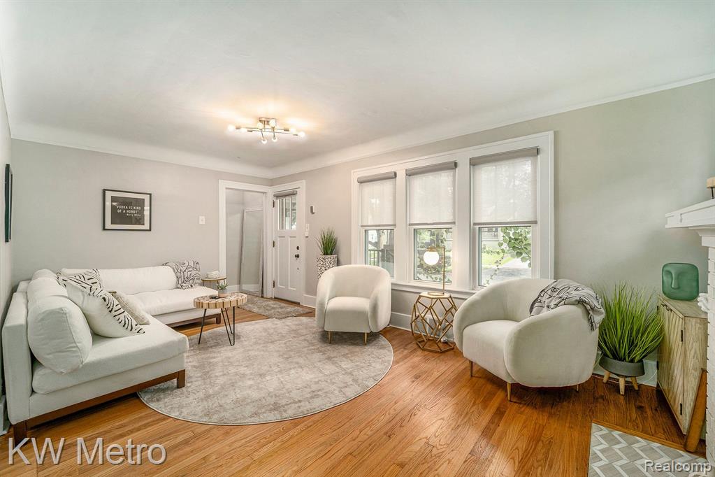 67 KENSINGTON Boulevard, Pleasant Ridge, MI — Photo 4