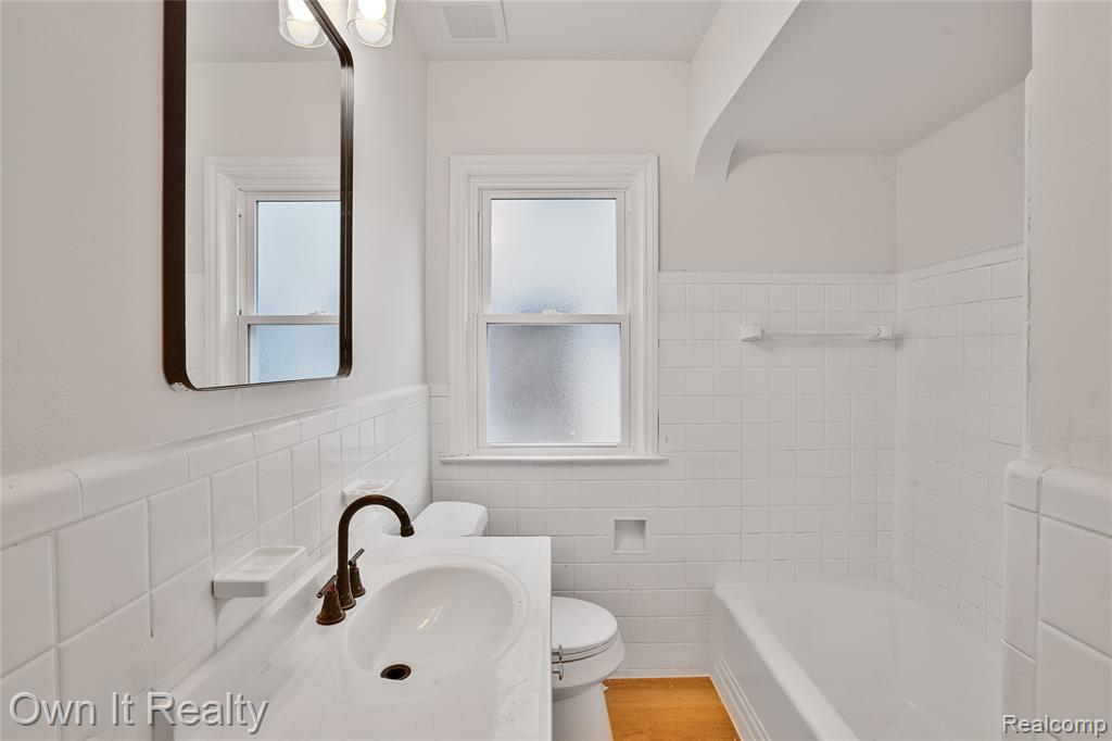 19207 Saint Marys Street, Detroit, MI, 48235
