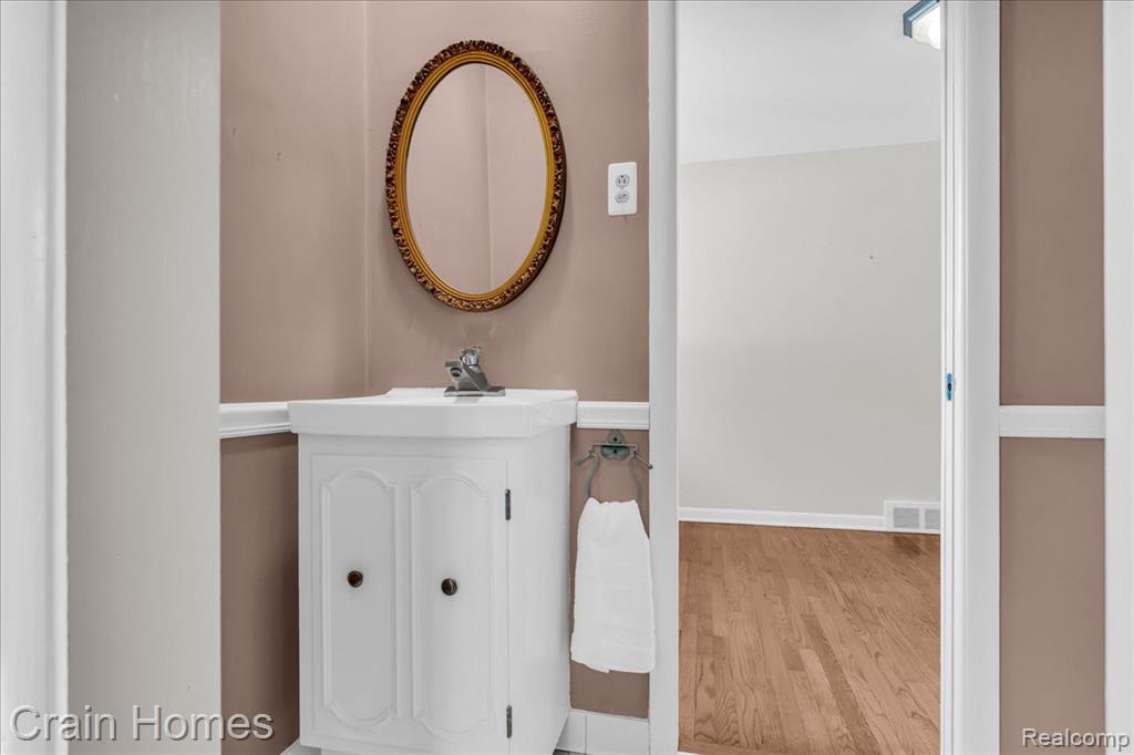 846 Moulin Avenue, Madison Heights, MI 48071 — Photo 23
