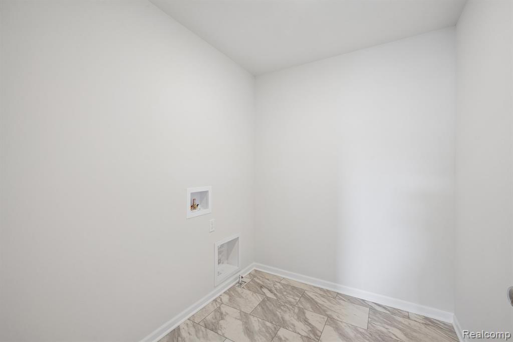 391 Edge Brook Drive W, Holly, MI 48442 — Photo 15