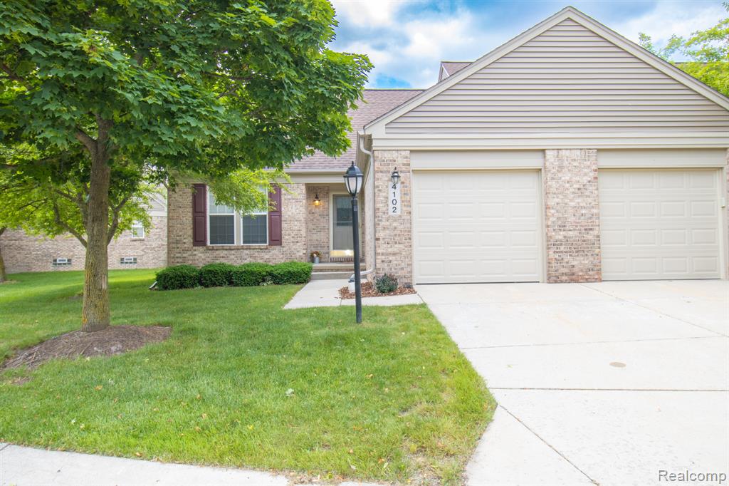 4102 Hunters Circle E, Canton, MI 48188 — Photo 2