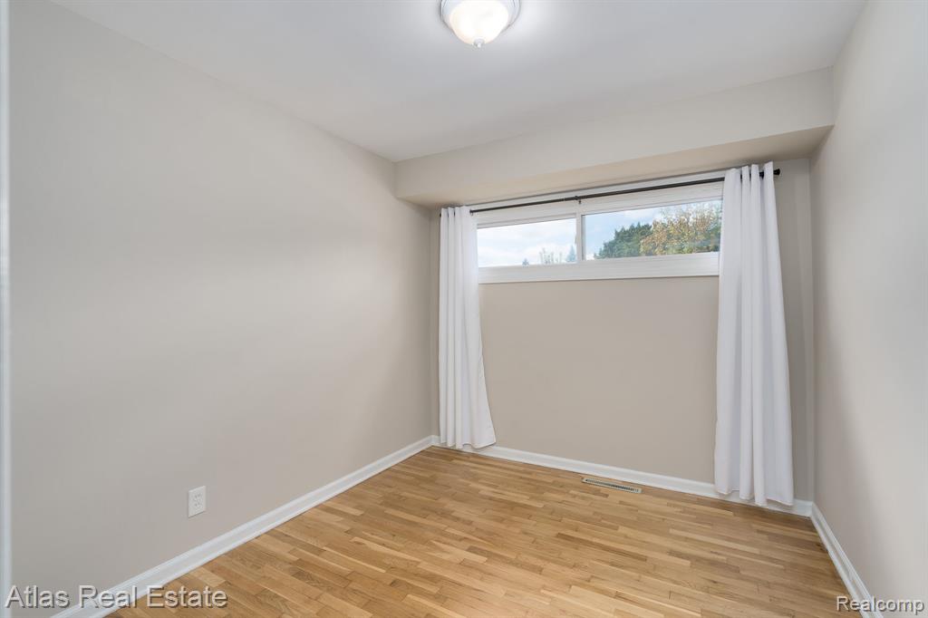 832 Southwood Drive, Fenton, MI 48430 — Photo 19