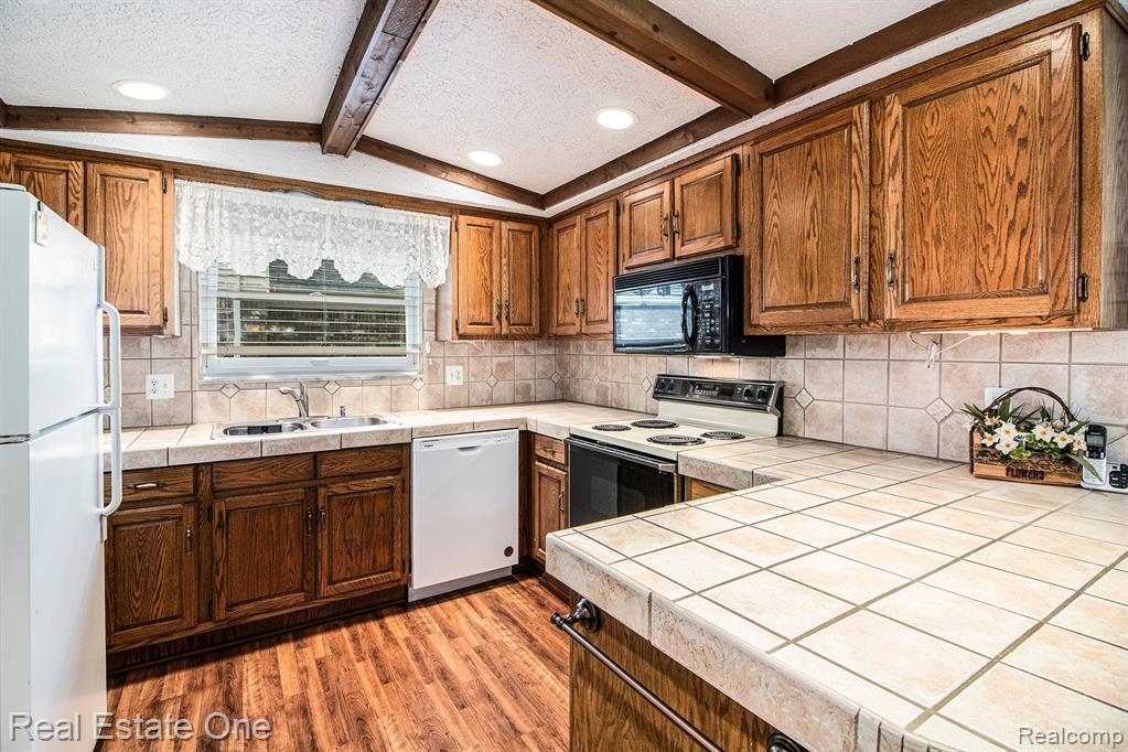 5587 Aster Drive, Troy, MI 48085 — Photo 7