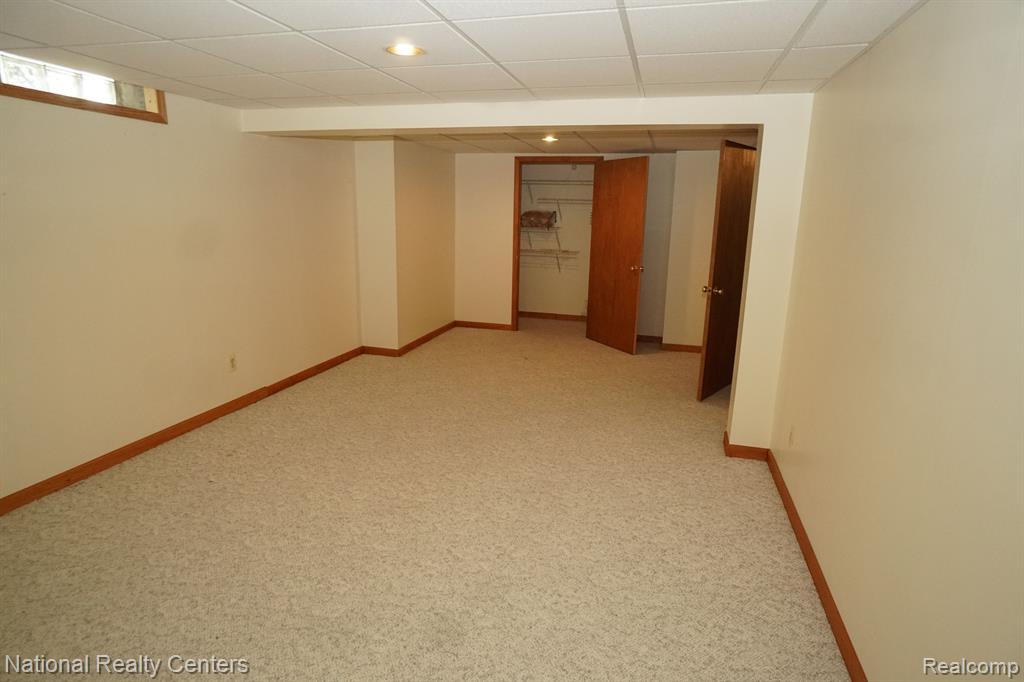 441 SANDALWOOD Drive, Rochester Hills, MI 48307 — Photo 35