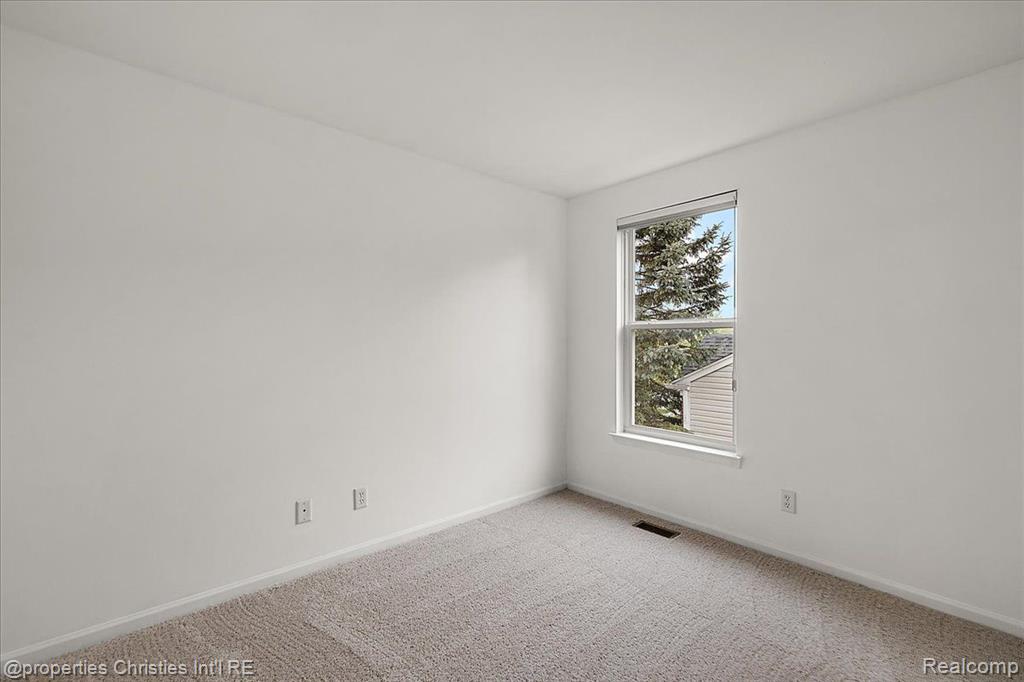 9773 RAVENSHIRE Drive, Ypsilanti, MI 48198 — Photo 25