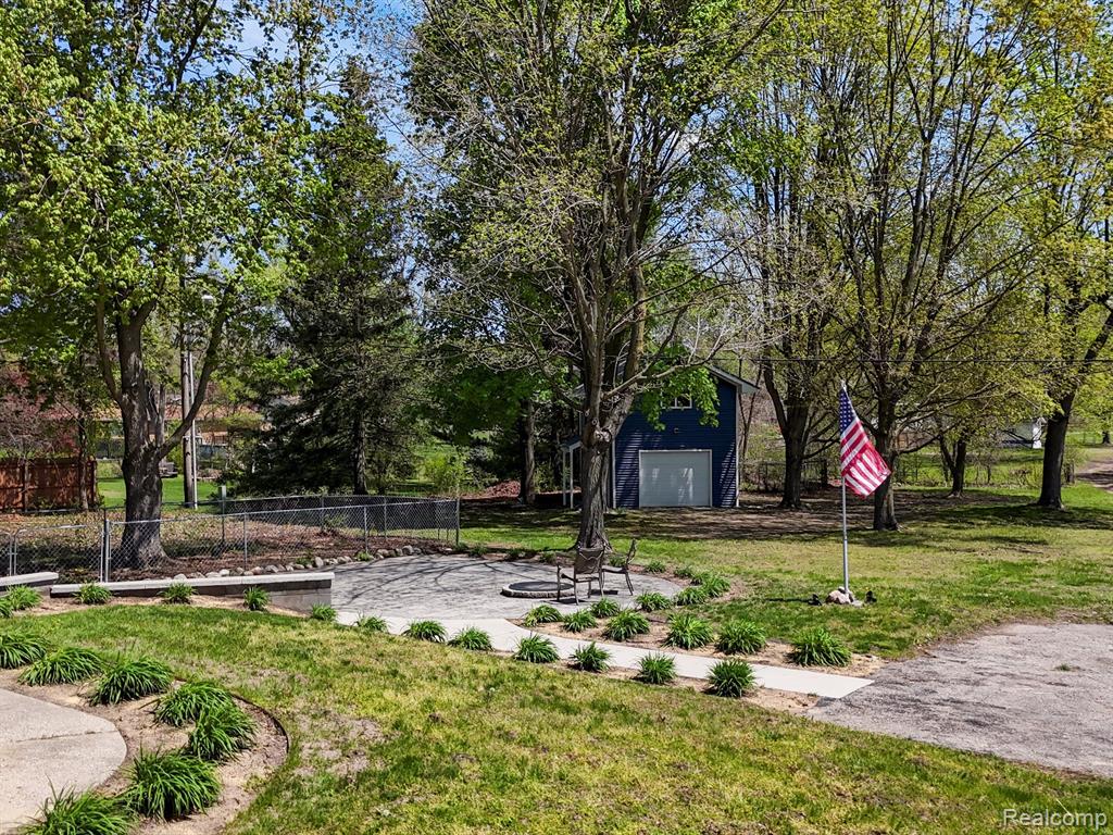 579 S HOSPITAL Road, Waterford, MI 48327 — Photo 44