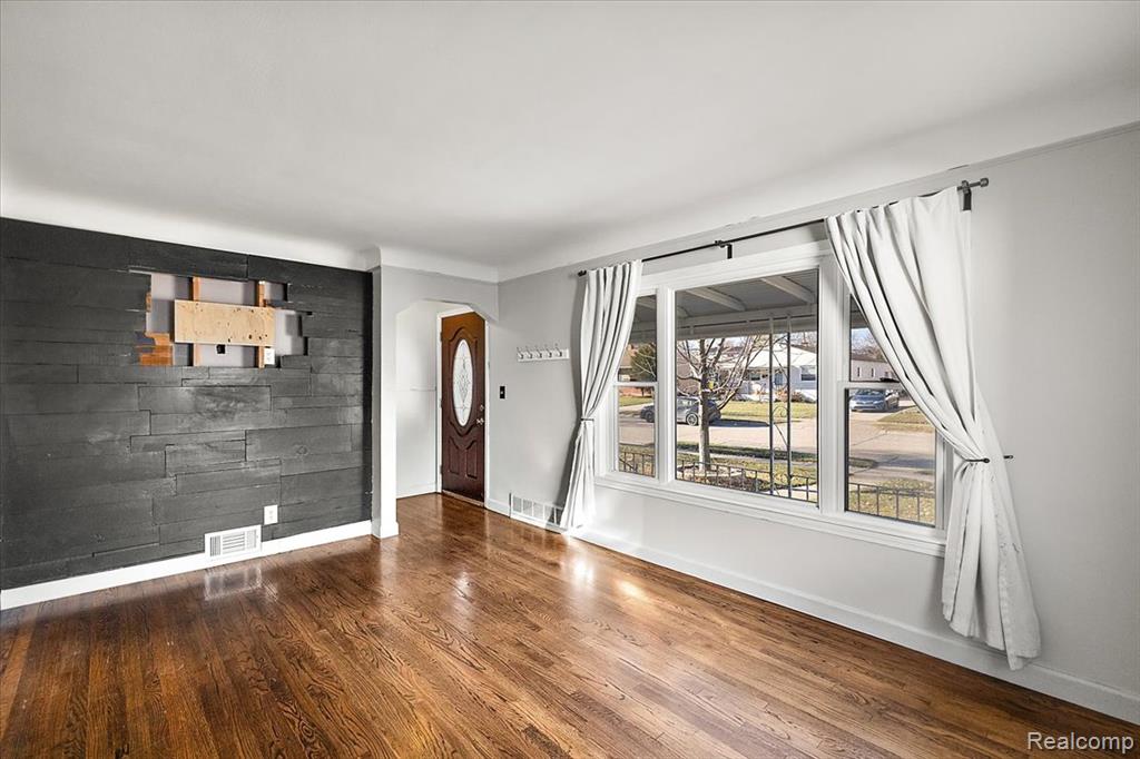 515 S Webik Avenue, Clawson, MI — Photo 9