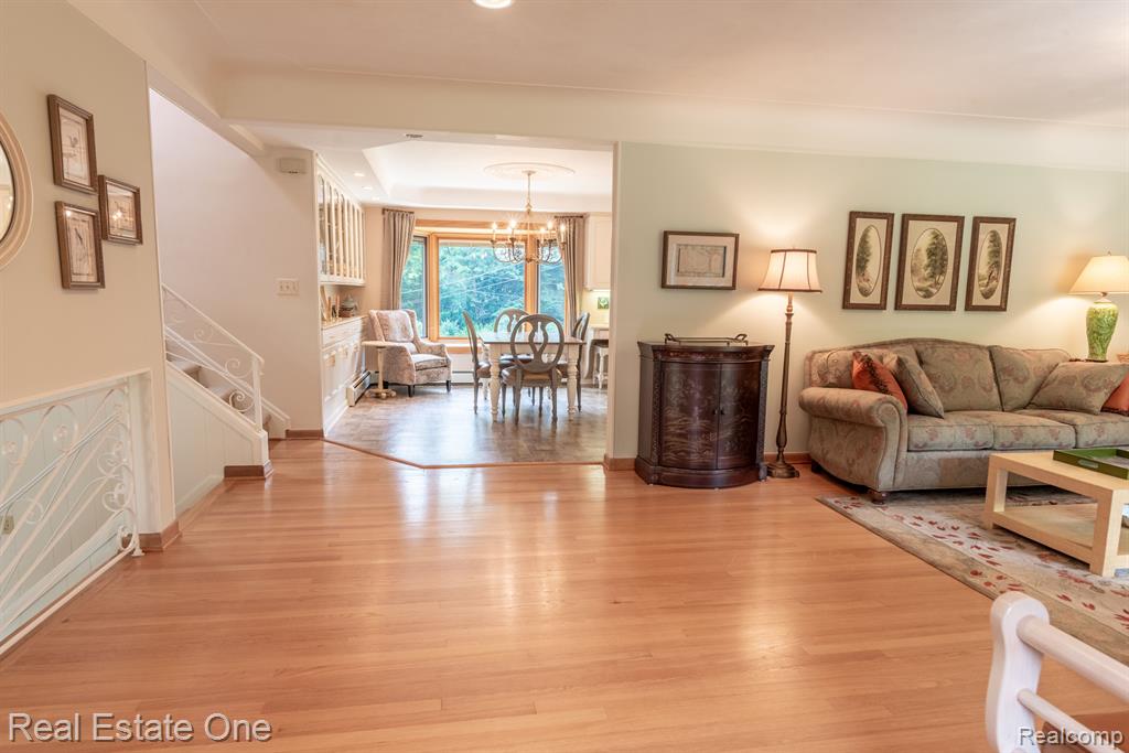 915 BRANTFORD Road, Rochester, MI 48306 — Photo 8