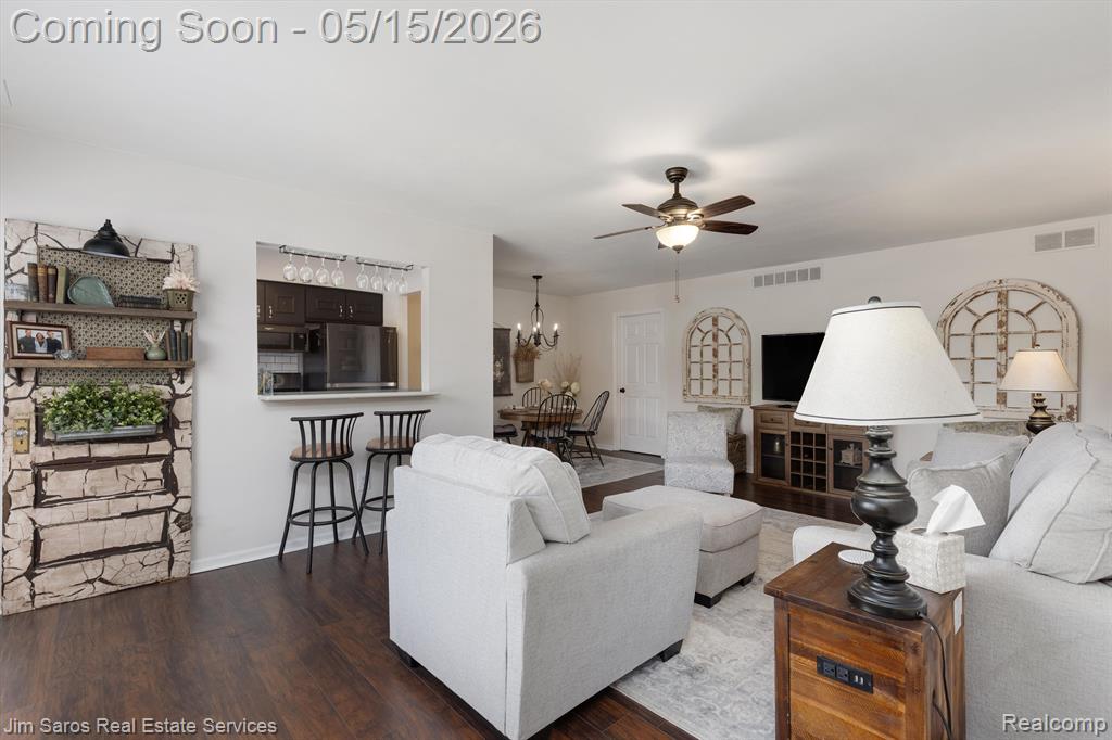 1089 COUNTRY CLUB Drive, Saint Clair Shores, MI 48082 — Photo 5