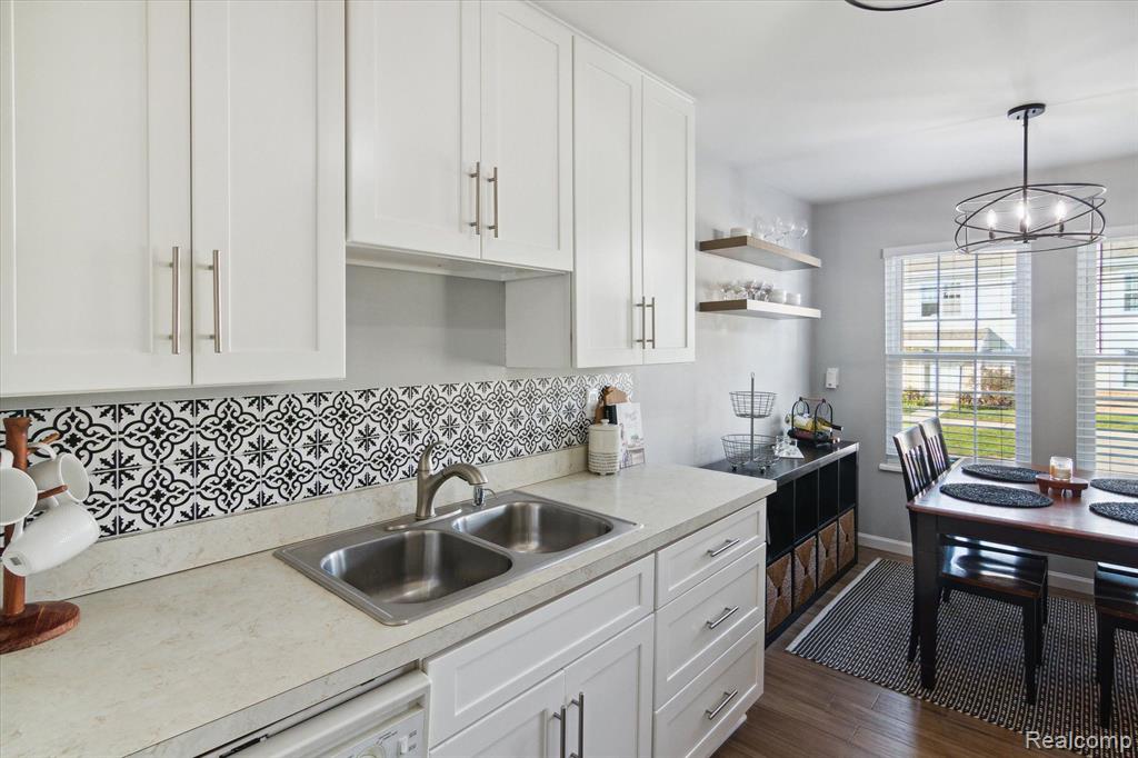 39852 VILLAGE WOOD Circle, Novi, MI — Photo 11