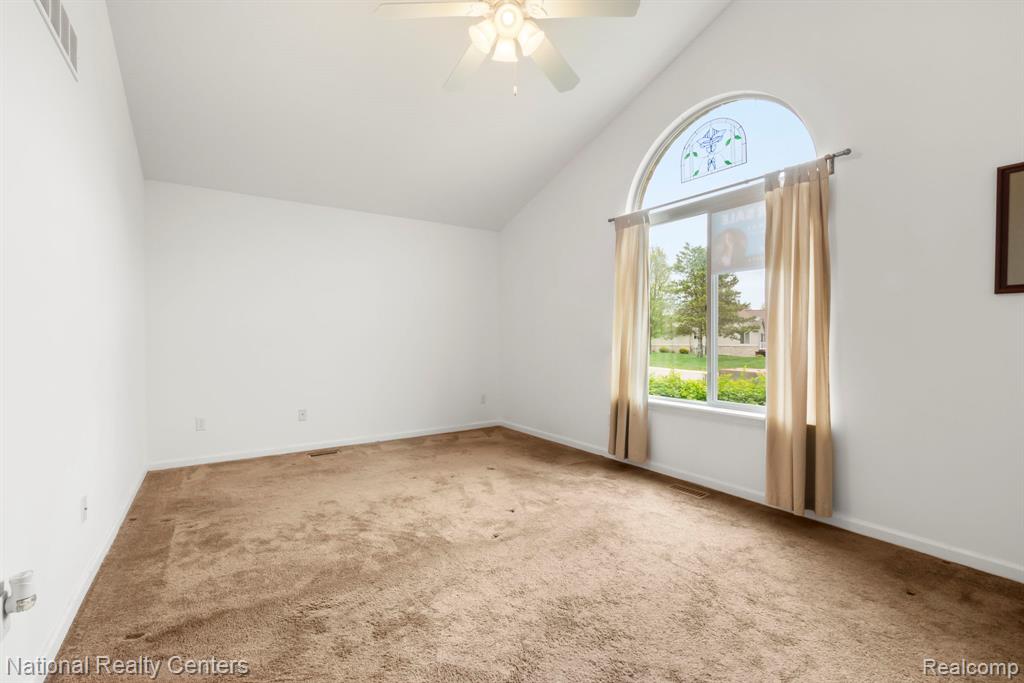 7221 Hawthorne Circle, Goodrich Vlg, MI — Photo 14