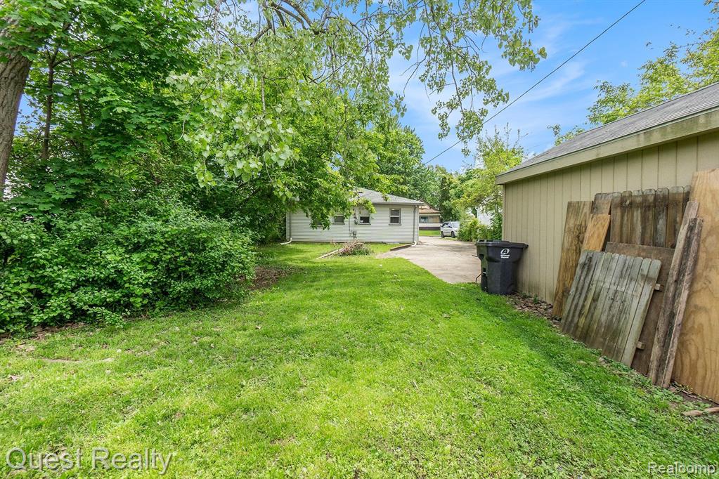 731 EMERSON Avenue, Pontiac, MI 48340 — Photo 16