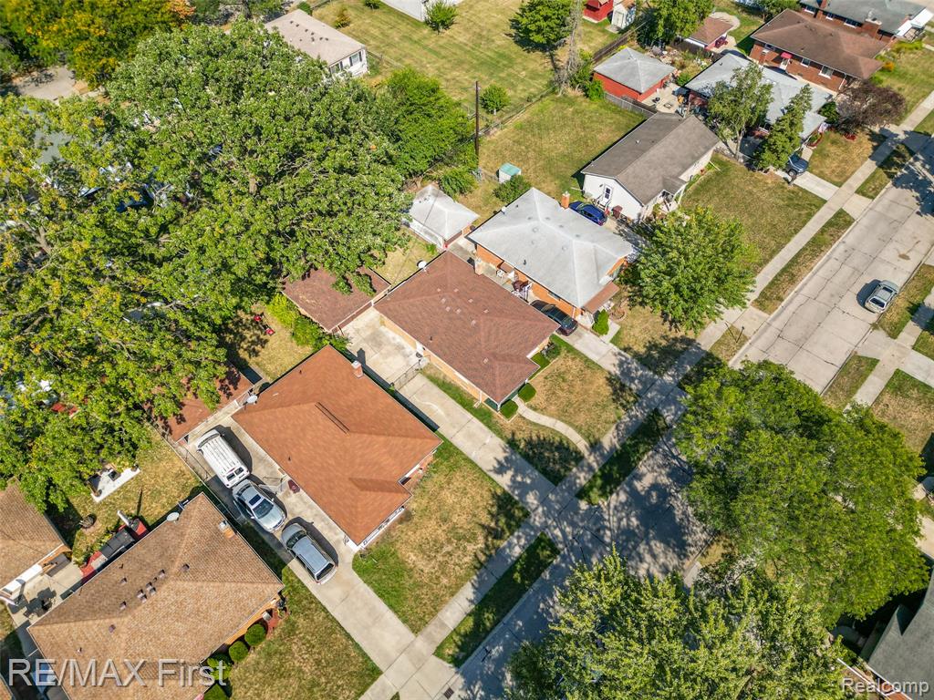 7257 State Park, Center Line, MI 48015 — Photo 2