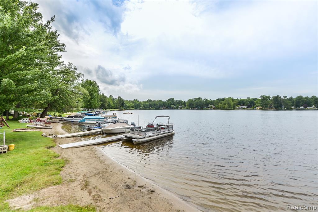 7860 LAKESHORE Road, Whitmore Lake, MI 48189 — Photo 12