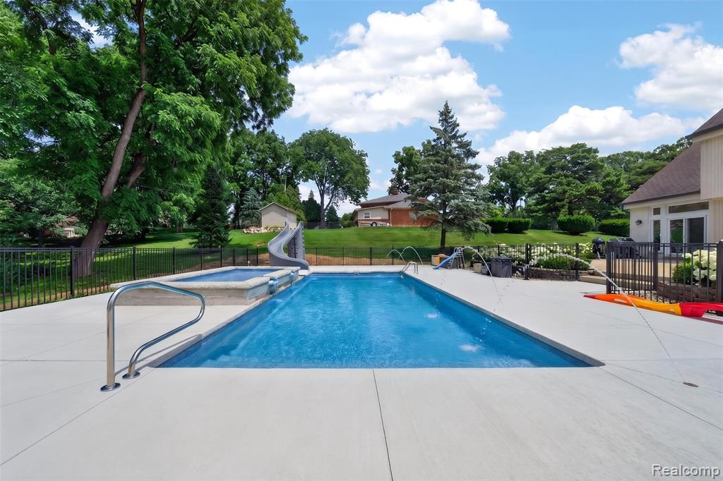 5136 Commerce Road, West Bloomfield, MI 48324 — Photo 57