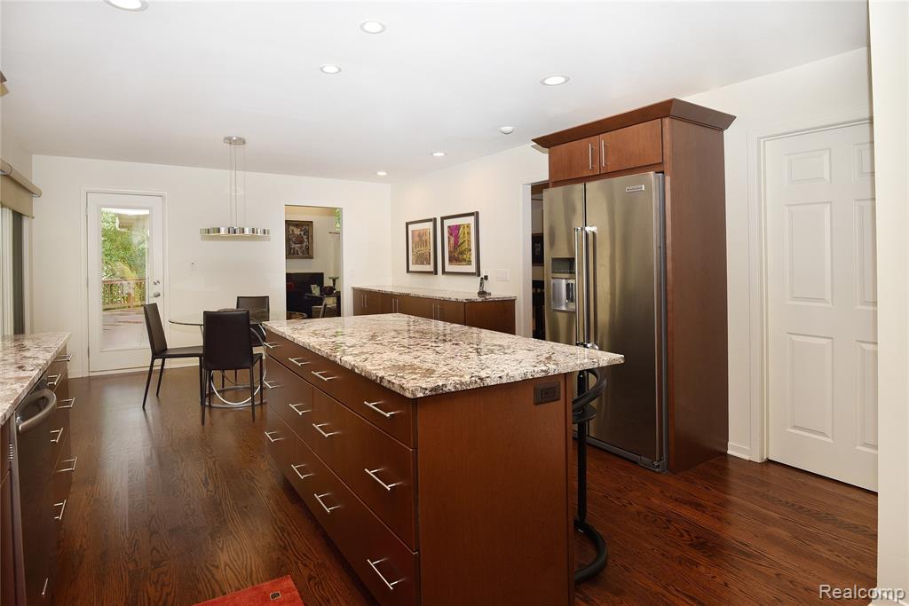 6536 Pleasant Lake Court, West Bloomfield, MI — Photo 20