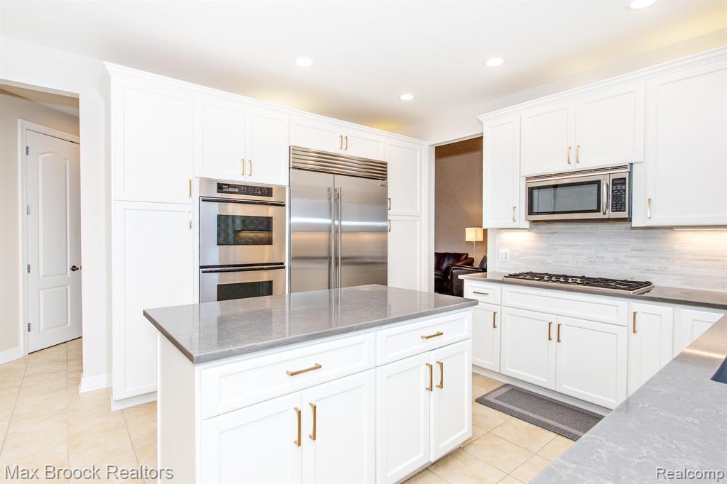7080 Colony Drive, West Bloomfield, MI 48323 — Photo 15