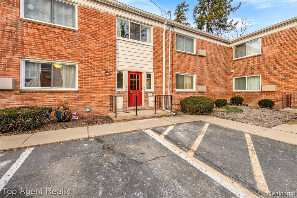 32718 GRAND RIVER Avenue, D7, Farmington, MI 48336 — Photo 17