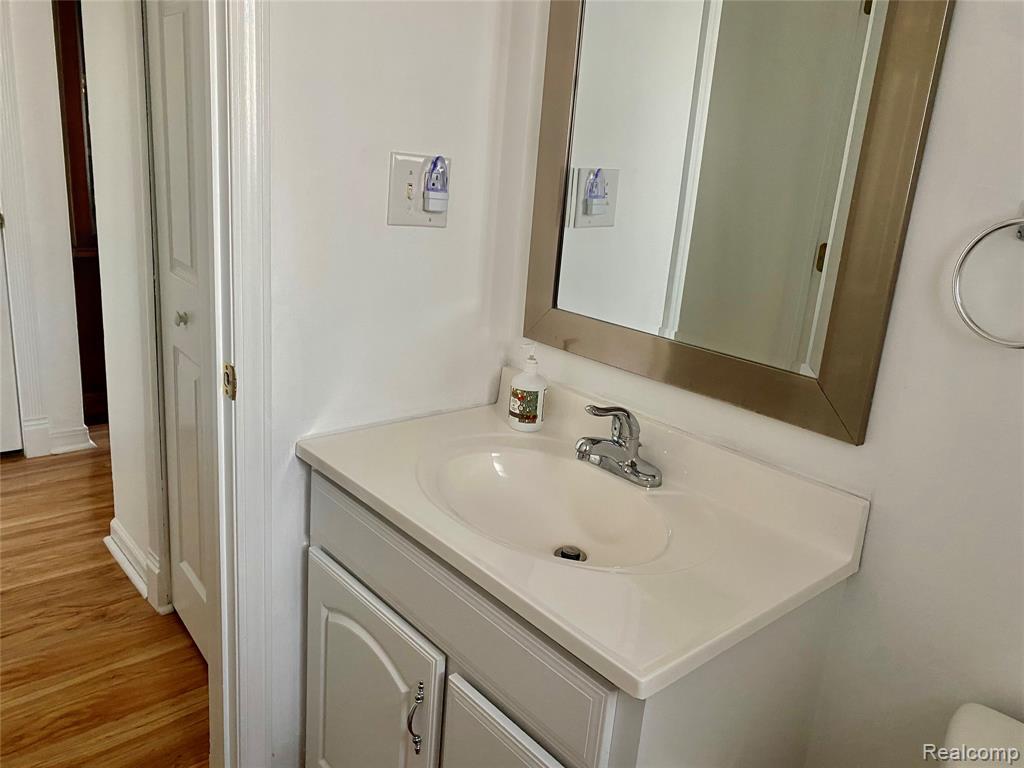 21664 Hall Road, Woodhaven, MI 48183 — Photo 28