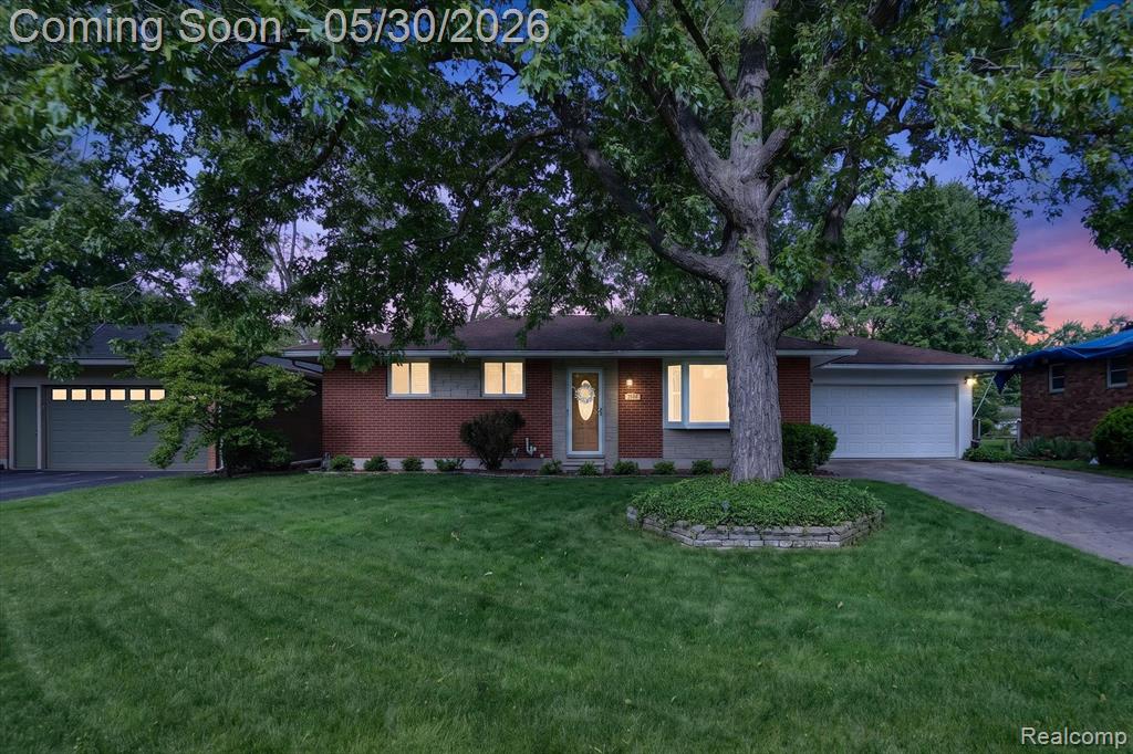 721 Robbinann Drive, Waterford, MI 48328 — front exterior