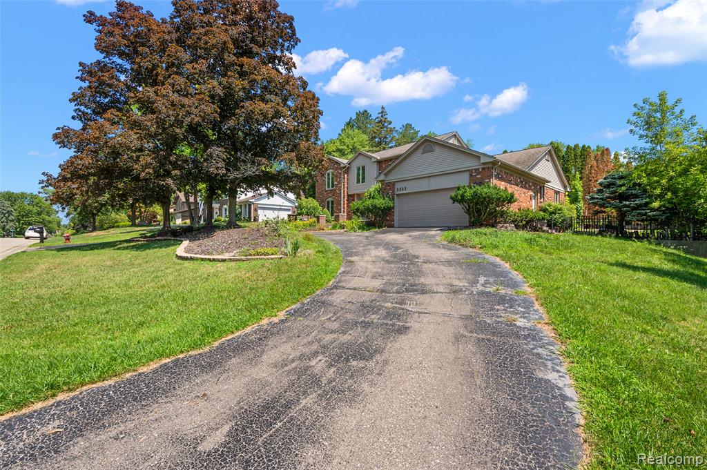 5353 W Bloomfield Lake Road, West Bloomfield, MI 48323 — Photo 58