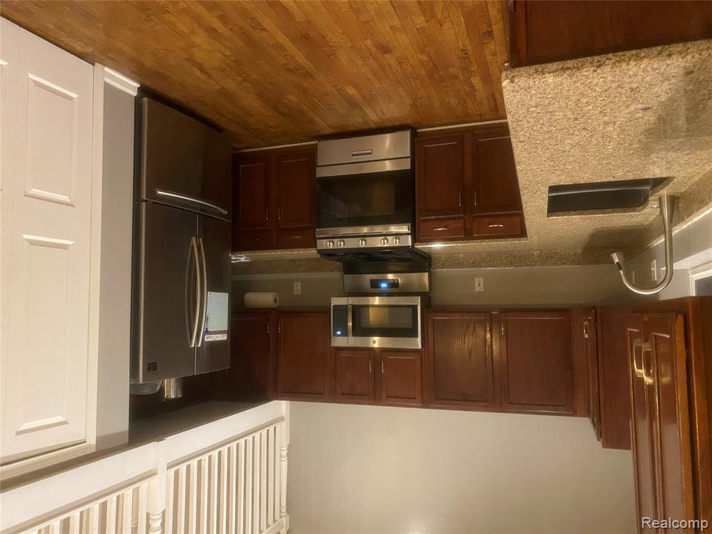 6866 Fox Lane, Waterford, MI 48327 — Photo 14