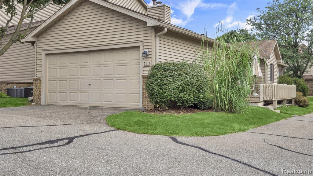 7113 Elmhurst, West Bloomfield, MI — Photo 53