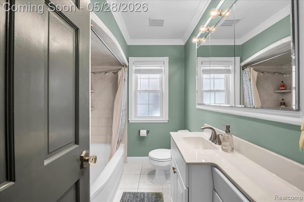 2101 Lochmoor Boulevard, Grosse Pointe Woods, MI 48236 — Photo 15