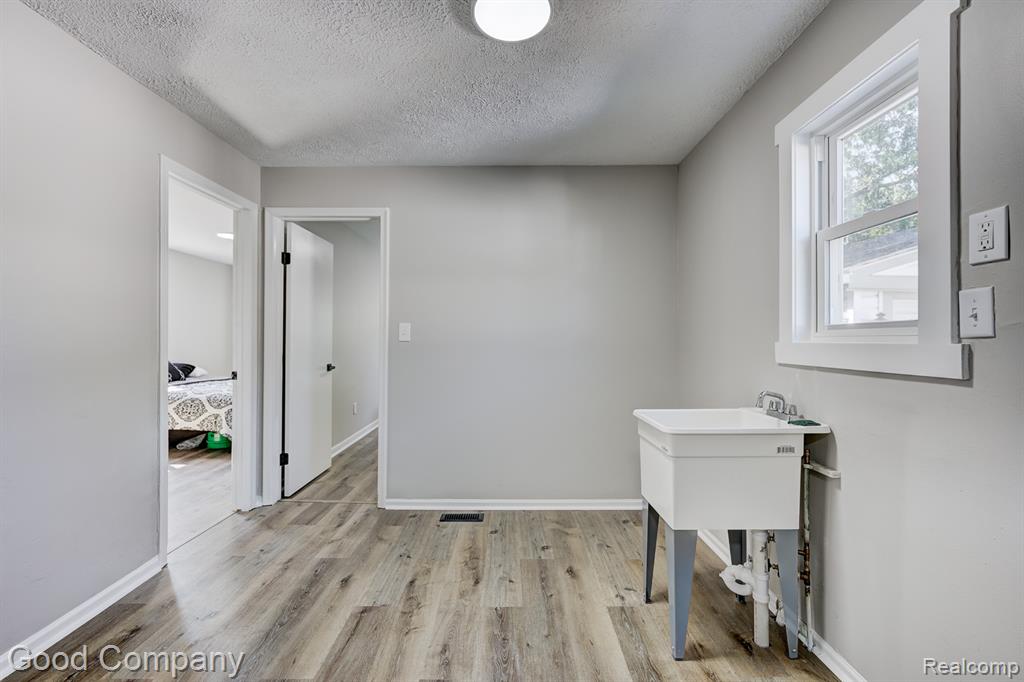 7276 Packard Avenue, Warren, MI 48091 — Photo 12