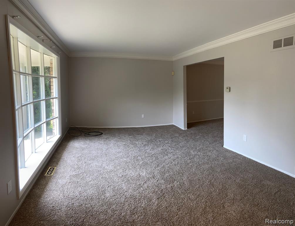 494 ROLLING GREEN Circle S, Rochester Hills, MI 48309 — Photo 8