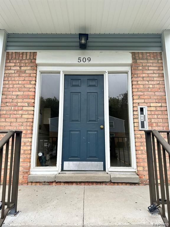 509 E UNIVERSITY Drive, 503, Rochester, MI 48307 — Photo 2