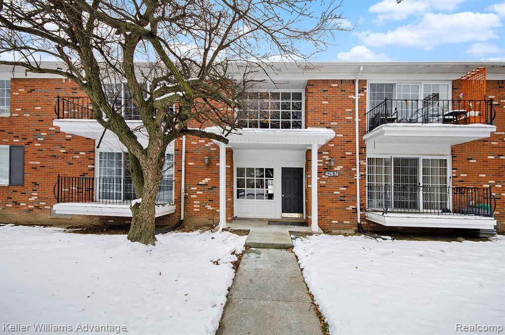 426 Fox Hills Drive N, A5, Bloomfield Hills, MI 48304 — Photo 2