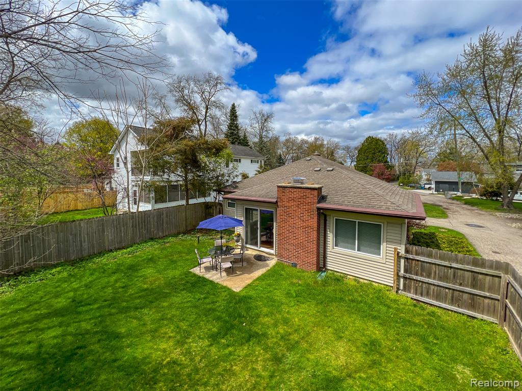 8603 Hibbing Street, Commerce Twp, MI 48382 — Photo 3