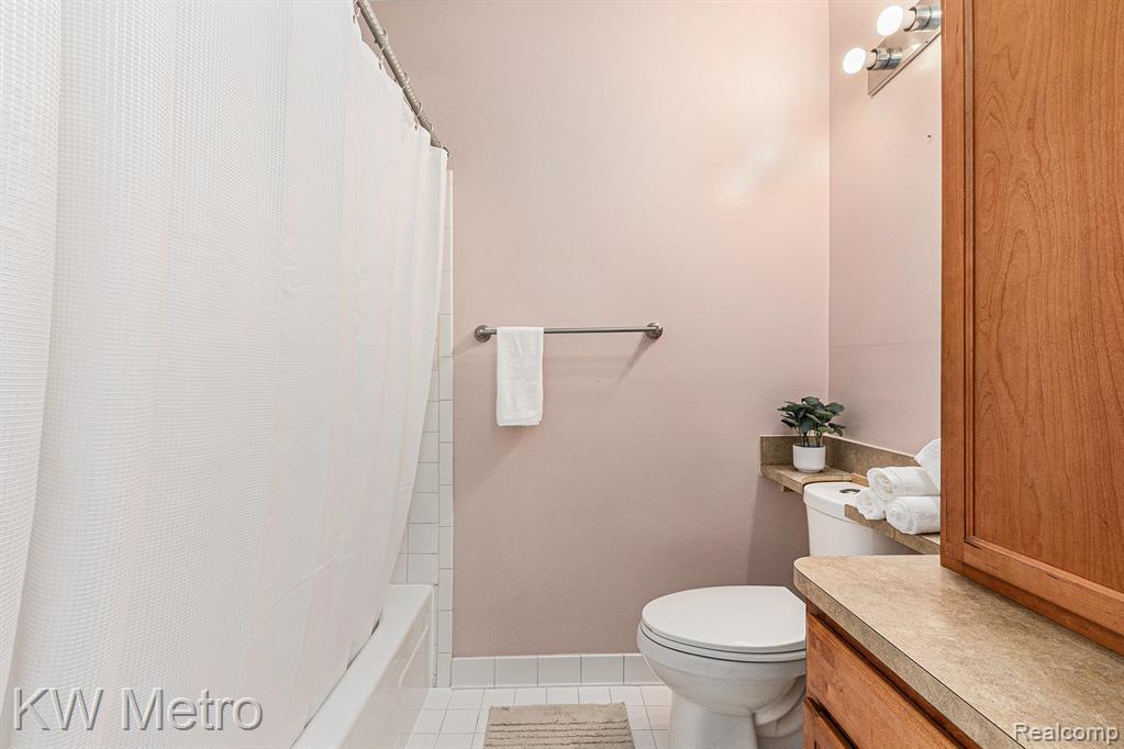 2400 Parmenter Boulevard, 207, Royal Oak, MI 48073 — Photo 19