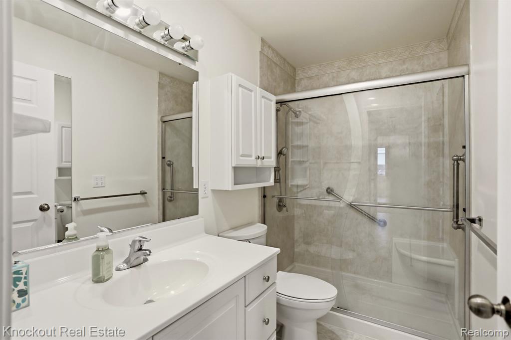 2 Wilshire Drive, Frankenmuth, MI 48734 — Photo 23